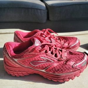 Brooks women sneakers  size 7